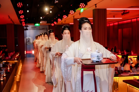 Beijing: Palace Banquet with Hanfu Costume, Show, and Dinner VIP Seat Meal+Costume+Headwear(to book 7days in advance)