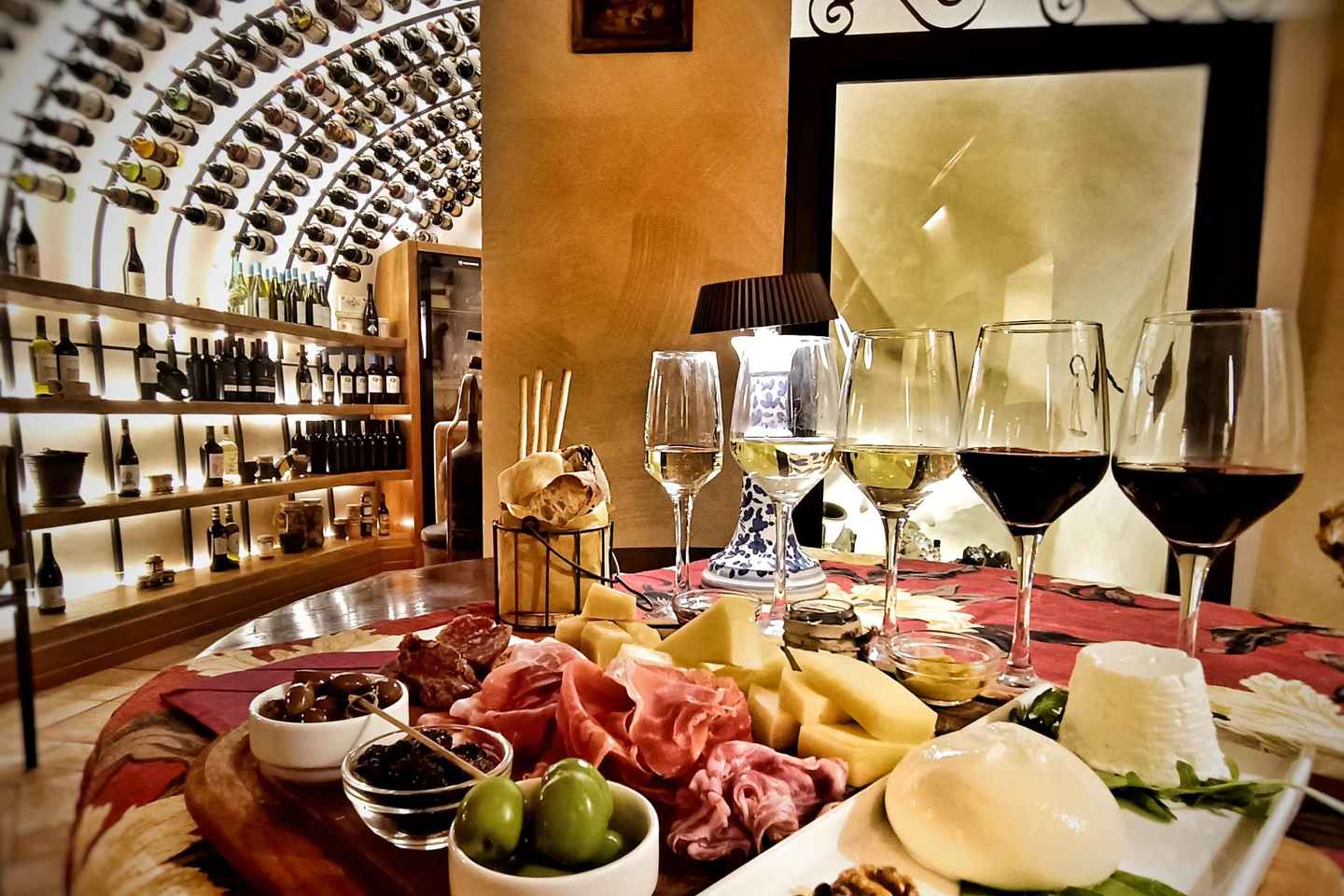 Einkaferð með bílstjóra: Matarupplifun með viðeigandi vínum