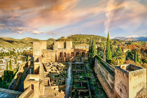 Granada: Alhambra &amp; Nasrid Palaces Tour with TicketsPrivate English Tour