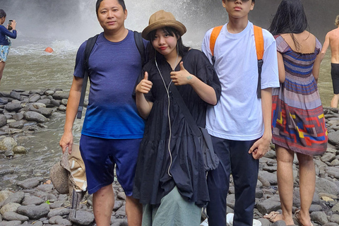 乌布猴林、梯田、秋千、寺庙和瀑布乌布猴林、水稻梯田、秋千、寺庙和瀑布