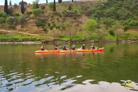 Pinhão : 4 heures de location de kayak dans la vallée du Douro