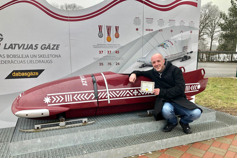 Experiência de passeio em pista de Bobsleigh e luge na LetôniaBob macio