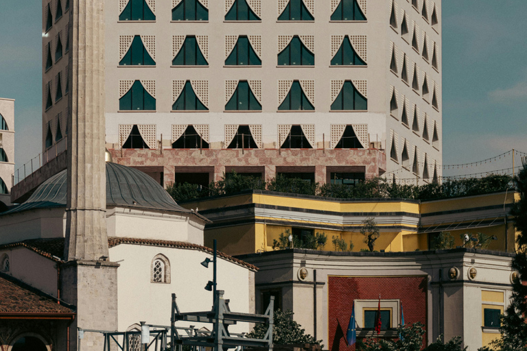 地拉那：探索共产主义时代与现代生活☕️私人观光