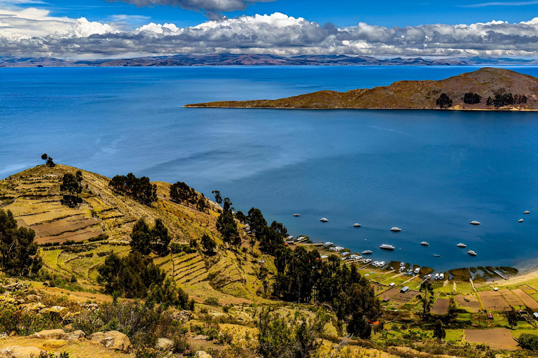 Puno: Tour Uros & Taquile Islands Conexión Espiritual Andina
