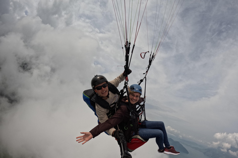 Spiez: Paragliding Flight from Mount Niesen Spiez: Paragliding Flight from the Niesen