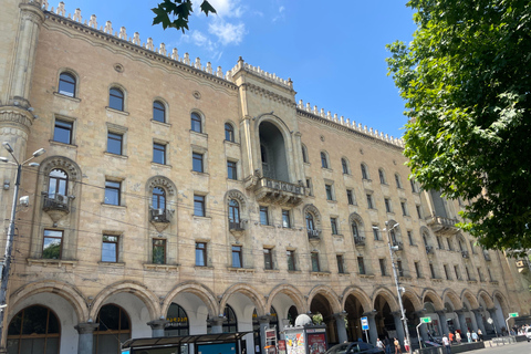 Tbilisi: Tbilisi sovietica - Dalla propaganda all'esecuzioneTbilisi: la Tbilisi sovietica - Dalla propaganda alla realizzazione