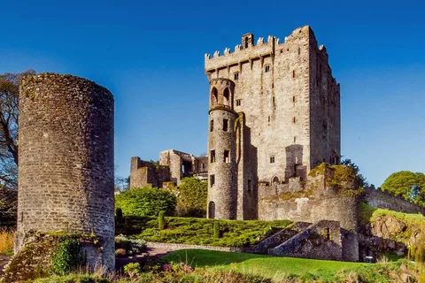 Por la mañana Excursión de medio día al Castillo de Blarney y Kinsale desde Cork