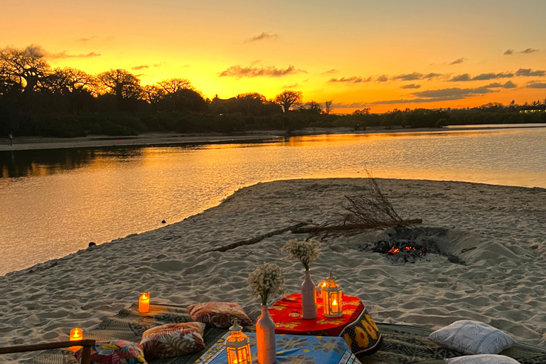 KILIFI: DIANI: ROMANTISCHES LAGERFEUER-DINNER AM STRANDROMANTISCHES ABENDESSEN AM LAGERFEUER