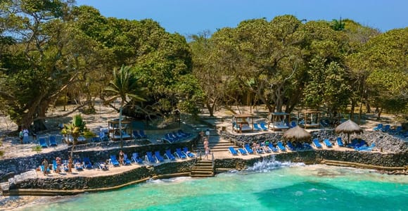From Cartagena: Rosario Islands Day Trip with Lunch & Drink
