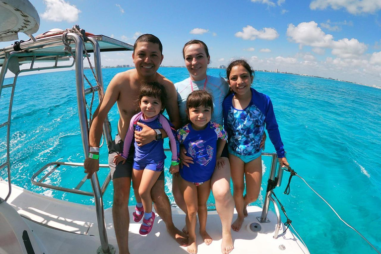Costa Mujeres: Catamaran Tour to Isla Mujeres with Open Bar Standard Tour: Open Bar