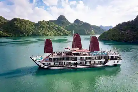 Desde Ninh Binh: Crucero de lujo de 2 días por la bahía de Lan Ha con comidas