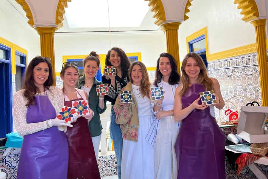 Marrakesch: Gestalte dein eigenes marokkanisches Zellige-Mosaik-Meisterwerk. Foto: GetYourGuide Marrakesch: Gestalte dein eigenes marokkanisches Zellige-Mosaik-Meisterwerk. Foto: GetYourGuide