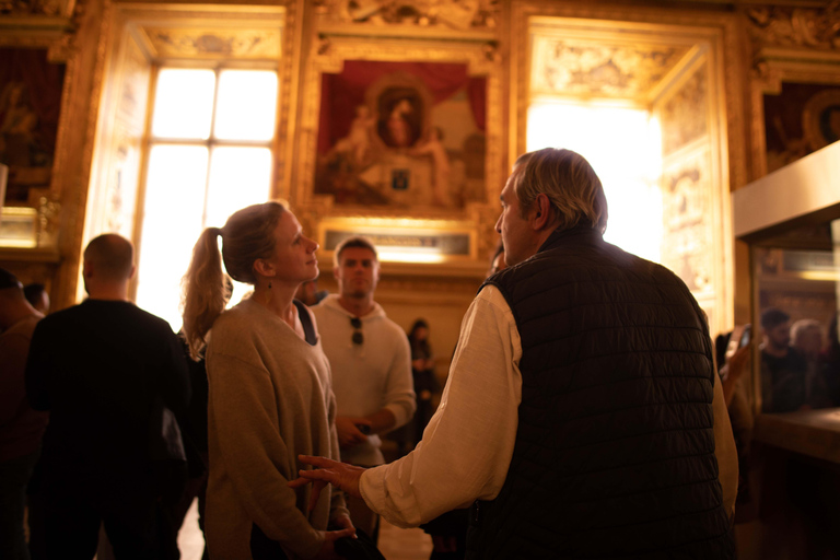 Paris: Louvre Mona Lisa Private Guided Tour with First Entry