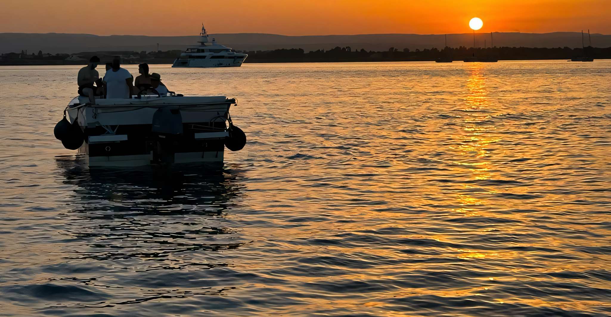 Syracuse, Ortigia and sea caves tour by boat - Hizvo