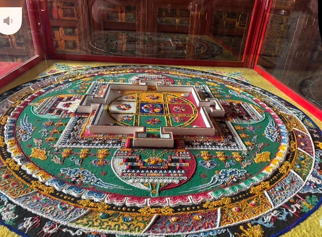 Beijing Private Great Wall Lama Temple & Acrobatic Show Tour