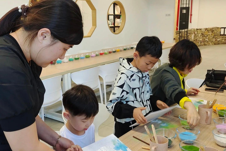 Zhangjiajie: Tujia Village & Sandstone Art Workshop Tour Guide for Chinese or English