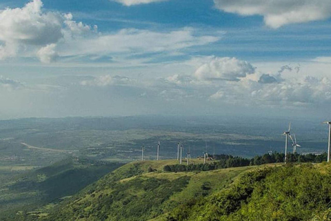 نيروبي: جولة مشي طويلة في تلال نغونغ مع مغامرة الانزلاق بالحبلNairobi: Ngong Hills Guided Hike with Zipline Adventure