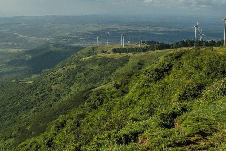 نيروبي: جولة مشي طويلة في تلال نغونغ مع مغامرة الانزلاق بالحبلNairobi: Ngong Hills Guided Hike with Zipline Adventure