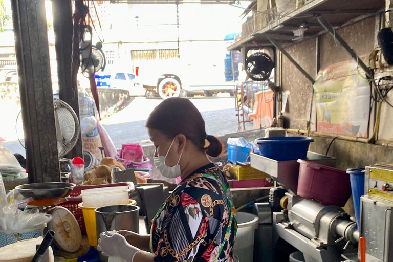 Krabi: Morning Food Tour with Local Guide