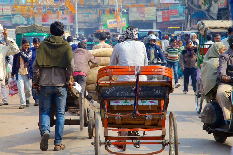 Delhi : Visite culinaire de la vieille ville de Delhi avec promenade en tuk tuk et cuisine de rueVisite privée avec voiture, chauffeur, guide privé et promenade en tuk tuk