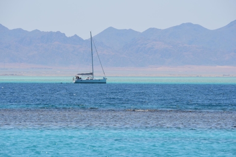 Sharm El Sheikh : Yacht privé pour une excursion d'une demi-journée en petit groupe