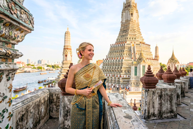 Wat Arun Thai Costume Experience with Local Guide Small Group: Ticket+Transfers