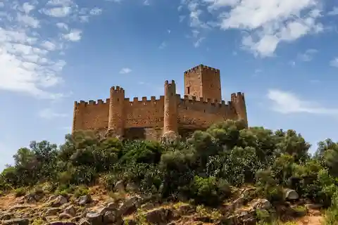Lisbon: Tomar & Almourol Castle Private Day Trip with Local