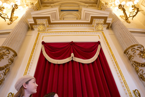 Dresden: Guided Tour for Children Through the Semperoper Using All the Senses Dresden: Children's Tour through the Semperoper with All the Senses