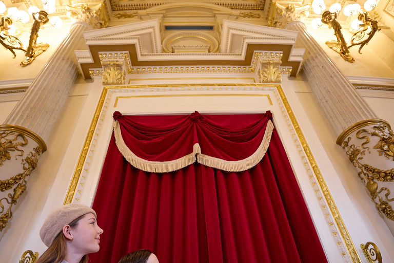 Dresden: Guided Tour for Children Through the Semperoper Using All the Senses Dresden: Children's Tour through the Semperoper with All the Senses