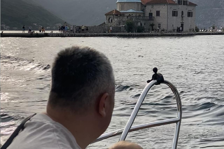 Kotor: Vår fru på klipporna Our Lady of the Rocks &amp; båttur i Gamla stan i PerastKotor: Our Lady of the Rocks &amp;Perast Old Town Grupp båttur