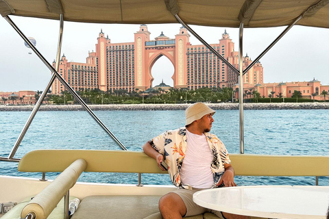 Dubai: Luxury Yacht Tour with Water Soft Drinks Dubai: Sunset Luxury Yacht Tour with Snack Box & Soft Drinks
