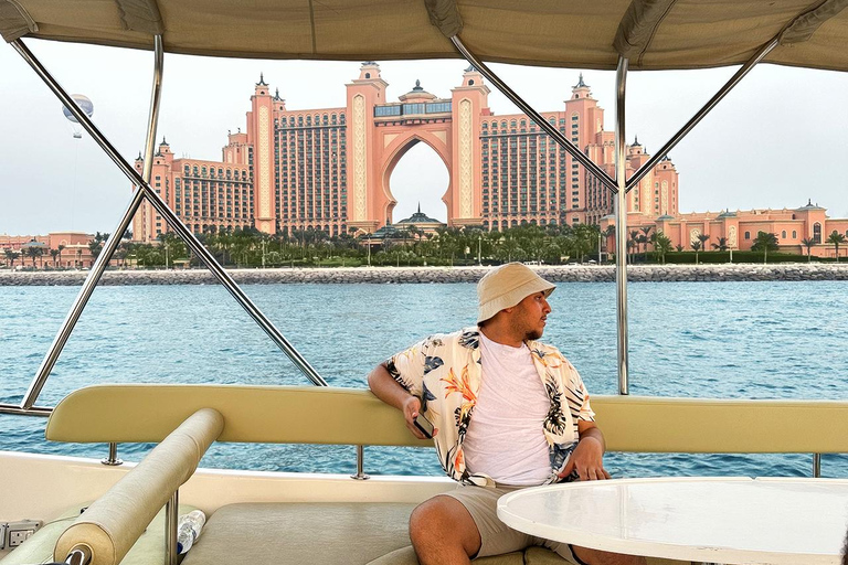Dubai: Luxury Yacht Tour with Water Soft Drinks Dubai: Sunset Luxury Yacht Tour with Snack Box & Soft Drinks