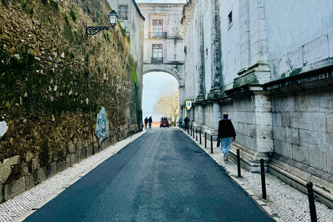 Lisbon: Old Town Sightseeing Tour by Tuk-Tuk