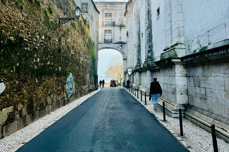 Lisbon: Old Town Sightseeing Tour by Tuk-Tuk