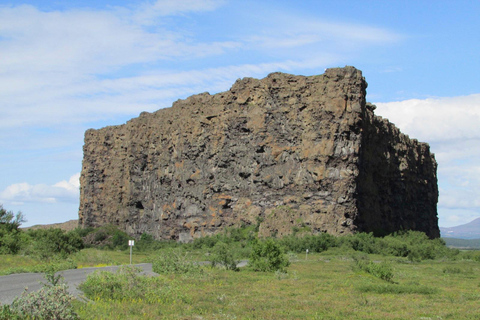 From Akureyri: Diamond Circle Tour with Waterfalls