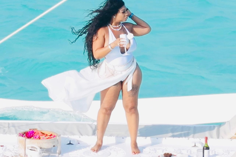 Prywatny rejs łodzią dhow po Zanzibarze z filmem i zdjęciami