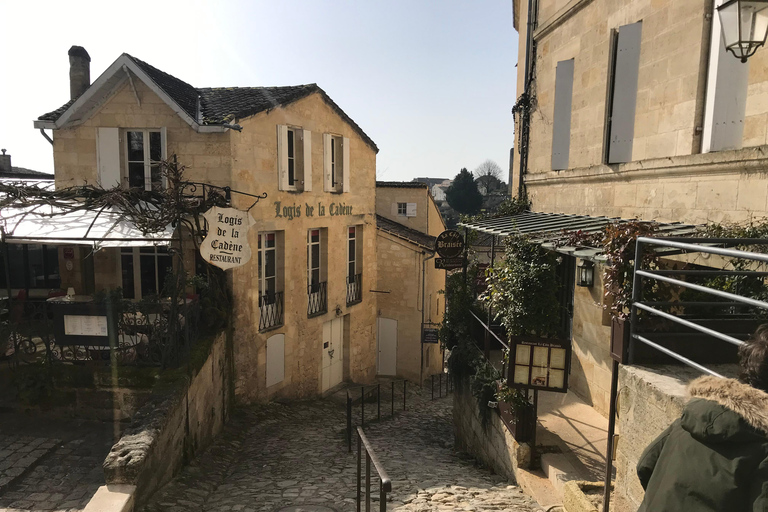 Visite exclusive des châteaux de Saint-Émilion avec dégustationsGroupe privé de 2 à 6 personnes.