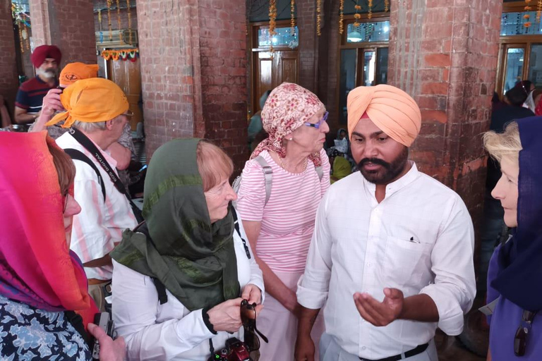 Amritsar: Golden Temple, Jallianwala Bagh, Wagah Border Tour