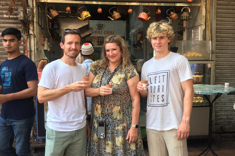 Delhi: Akshardham Light & Water Show Private Tour w/ Options Tour with Guide & AC Car: Akshardham Temple Only