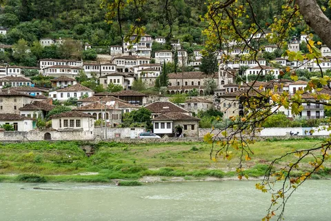 Saranda: Berat 2-Tages-Tour mit Unterkunft und Verpflegung