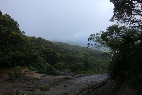 Kandy: Wasserfälle und einheimische Dörfer Tagestour mit Mittagessen