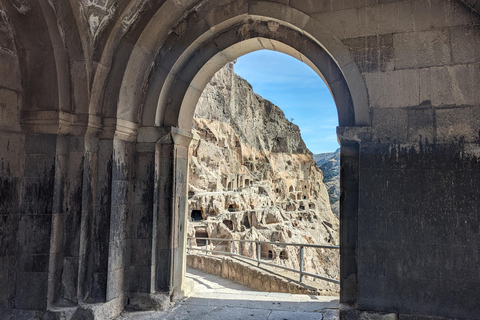 Vardzia. Paravanimeer, Khertvisi &amp; Lomsia kasteel, RabatiPrivé