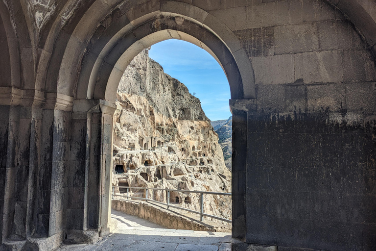 Vardzia. Paravanimeer, Khertvisi &amp; Lomsia kasteel, RabatiPrivé