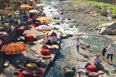 Marrakesch: Atlasgebirge, Ourika-Tal, Wasserfall / Guide
