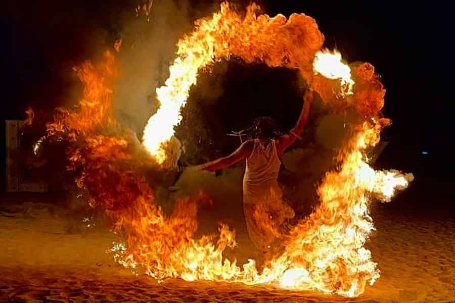 Marrakech: Kamelritt in der Wüste von Agafay, Abendessen und Feuershow. Foto: GetYourGuide