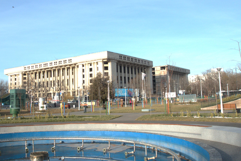 Las cicatrices del comunismo en Bucarest - tour a pie privado de medio díaLe ferite del comunismo - tour in italiano