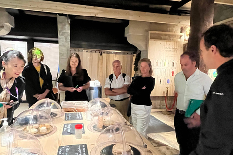 Paris: Living Cheese Museum Guided Tour with Cheese Tasting