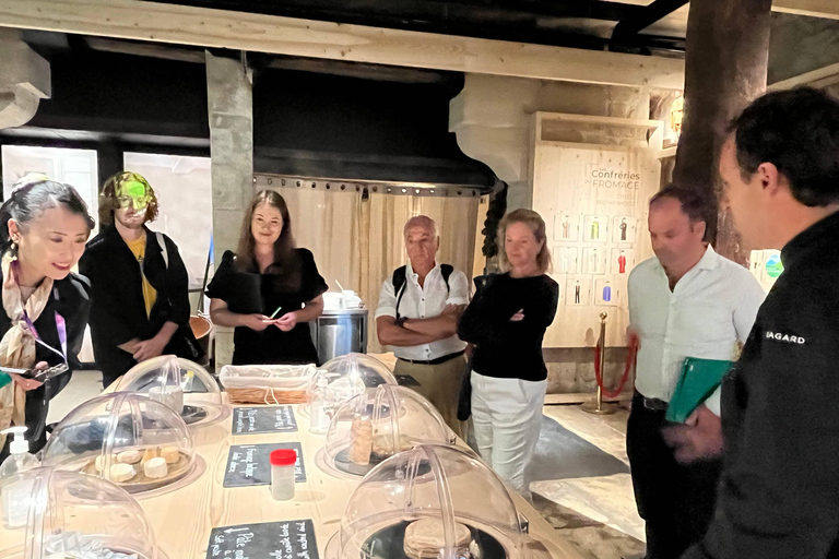 Paris: Living Cheese Museum Guided Tour with Cheese Tasting