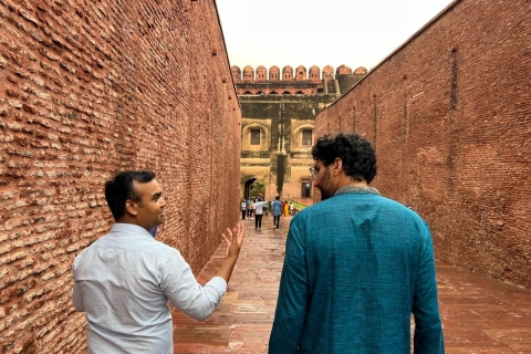 Depuis Delhi : visite du Taj Mahal le même jour en costume traditionnelVisite avec voiture et guide uniquement