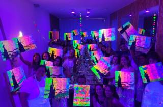Madrid: Wein Gogh Glow Academy Malen und Schlürfen Kurse